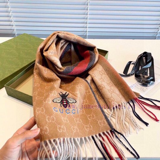 Gucci's latest couple's collection features selected plateau cashmere, creating the most beair5xy4a1 - Image 6