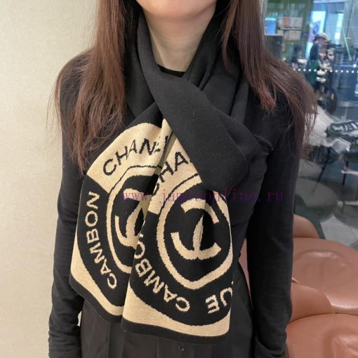 The new Chanel geometric knitted cashmere scarf has a great hand feel and top-notch quality.0ruhrhhd - Image 2