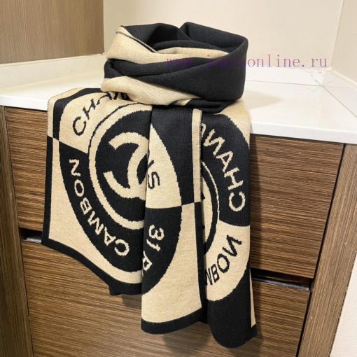 The new Chanel geometric knitted cashmere scarf has a great hand feel and top-notch quality.0ruhrhhd - Image 6