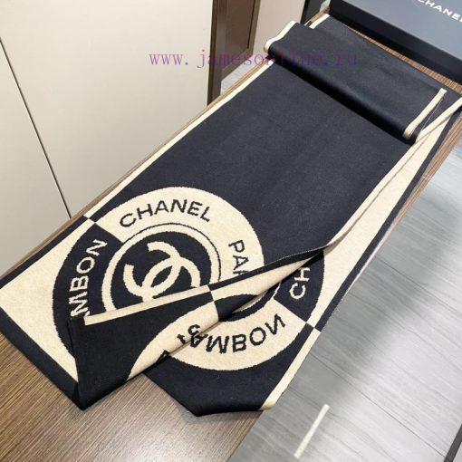 The new Chanel geometric knitted cashmere scarf has a great hand feel and top-notch quality.0ruhrhhd - Image 7