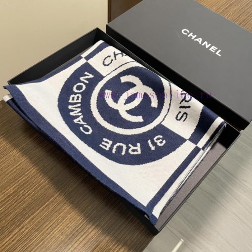 The new Chanel geometric knitted cashmere scarf has a great hand feel and top-notch quality.ocr7ncj7 - Image 4