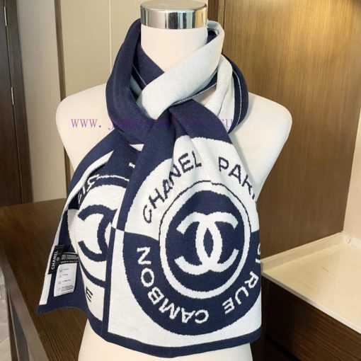 The new Chanel geometric knitted cashmere scarf has a great hand feel and top-notch quality.ocr7ncj7 - Image 9
