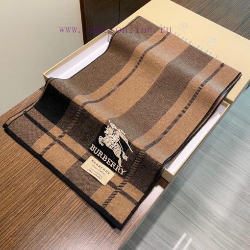 The high-end cashmere knitted scarf can be formal or casual, with a very classical design foprnv73pe