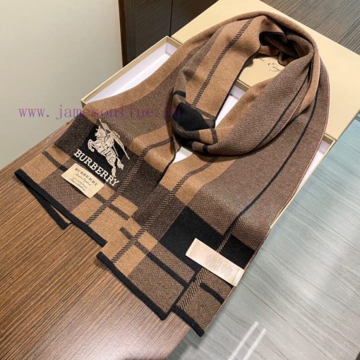 The high-end cashmere knitted scarf can be formal or casual, with a very classical design foprnv73pe - Image 3
