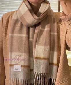 B's men's and women's scarves are highly praised and kept for themselves, a rare high-end me0pe7jh9l