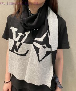 LV official website knitted cashmere material is very warm, soft and skin friendly. It does 5vi58l53