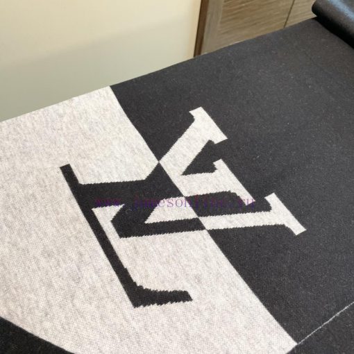 LV official website knitted cashmere material is very warm, soft and skin friendly. It does 5vi58l53 - Image 9