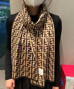 Classic FF letter element scarf, also a fun item just launched ‼ This year's Fendi is also tuxq74azq