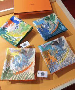 SHMS2315 Original HERMES Animal Carnival 90cm Silk Scarf In the world depicted by Thibaut Rasxa8oztk