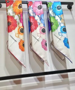 SFG2403 ‼ The original Ferragamo Anemone print 90cm square scarf is on sale. The Anemone pritqqeqt33