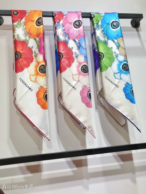 SFG2403 ‼ The original Ferragamo Anemone print 90cm square scarf is on sale. The Anemone pritqqeqt33