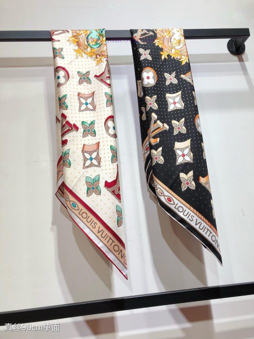 SLV2434 original LvLOCKS handkerchief 90cm version, delicately depicting the legendary hard mfhrto34