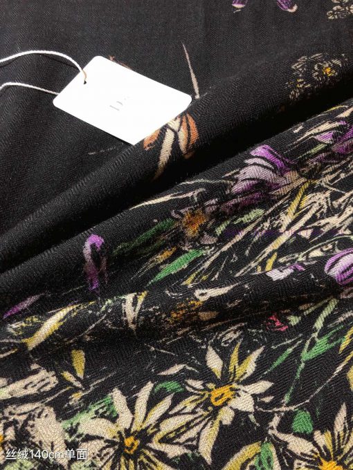 RDO2430 original single D home 140cm velvet square scarf, this square scarf is decorated with8a70x0h - Image 7