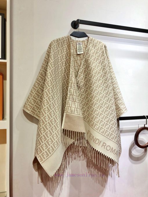 RFD2411 Fendi Heavy Duty FF Letter Element Wool Cloak, the new color F's flagship cloak, is p7yxxvn5 - Image 4