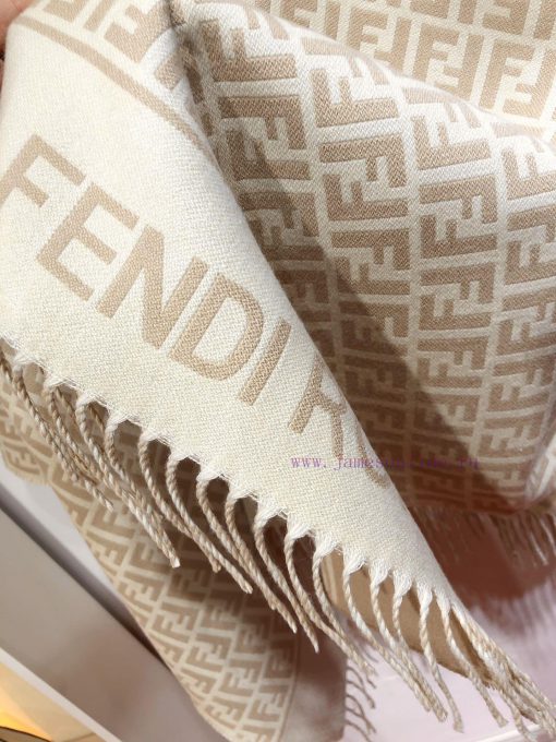 RFD2411 Fendi Heavy Duty FF Letter Element Wool Cloak, the new color F's flagship cloak, is p7yxxvn5 - Image 10
