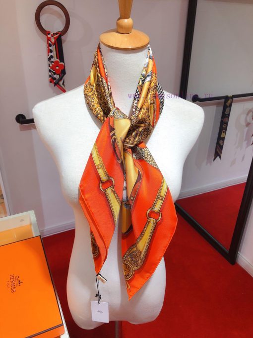 SHMS1980 synchronizes with H Home's new 90cm silk square scarf, featuring a beautiful and eyb35qvwcl - Image 10