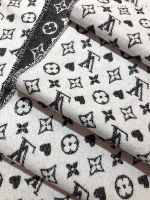 RLV2352 LVGame on Scarf Arrives, Showcasing the Classic Monogram Pattern on Both Sides, Provja5qc7ne - Image 9
