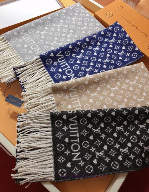 RLV2352 LVGame on Scarf Arrives, Showcasing the Classic Monogram Pattern on Both Sides, Provpbu38h6n - Image 2