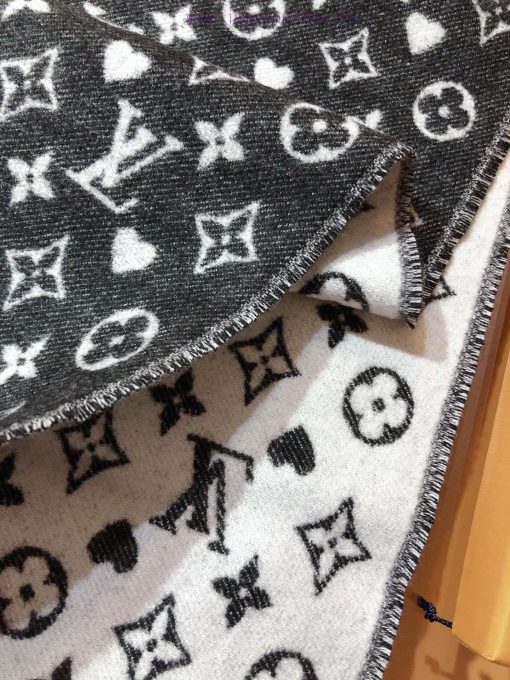 RLV2352 LVGame on Scarf Arrives, Showcasing the Classic Monogram Pattern on Both Sides, Provja5qc7ne - Image 10
