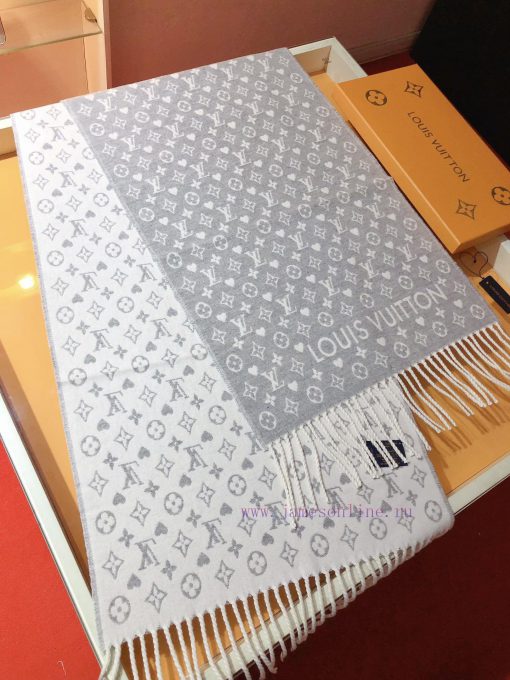 RLV2352 LVGame on Scarf Arrives, Showcasing the Classic Monogram Pattern on Both Sides, Provpbu38h6n - Image 6
