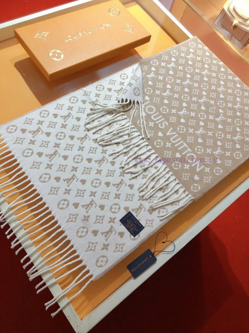 RLV2352 LVGame on Scarf Arrives, Showcasing the Classic Monogram Pattern on Both Sides, Prov9f4lxkc9 - Image 5