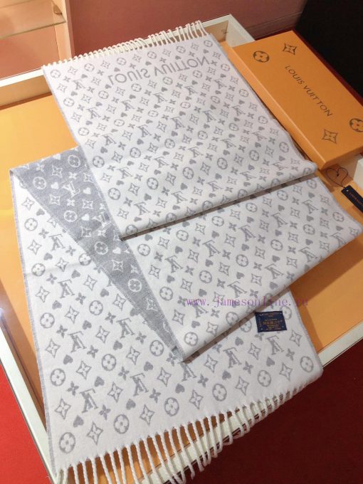 RLV2352 LVGame on Scarf Arrives, Showcasing the Classic Monogram Pattern on Both Sides, Provpbu38h6n - Image 7