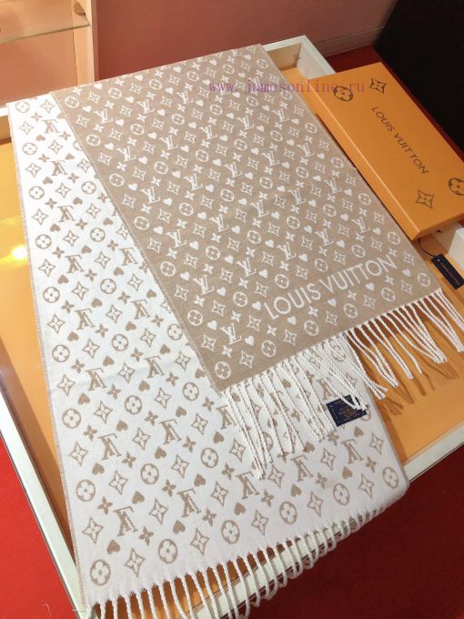 RLV2352 LVGame on Scarf Arrives, Showcasing the Classic Monogram Pattern on Both Sides, Prov9f4lxkc9 - Image 6