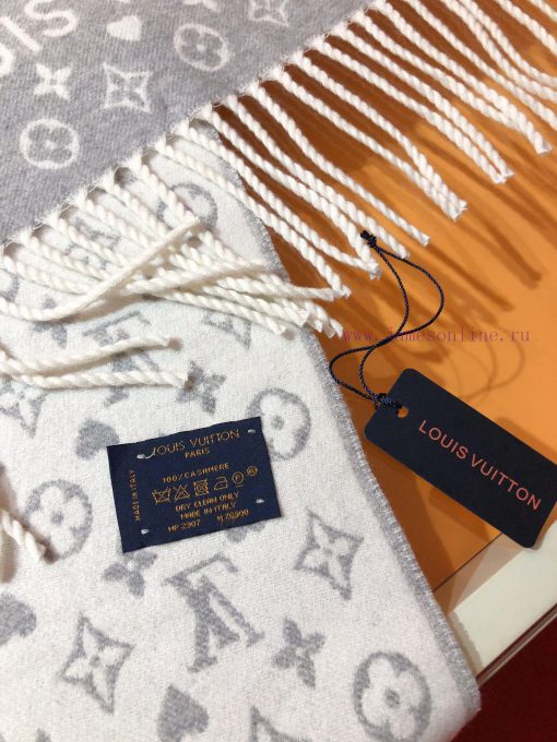 RLV2352 LVGame on Scarf Arrives, Showcasing the Classic Monogram Pattern on Both Sides, Provpbu38h6n - Image 8