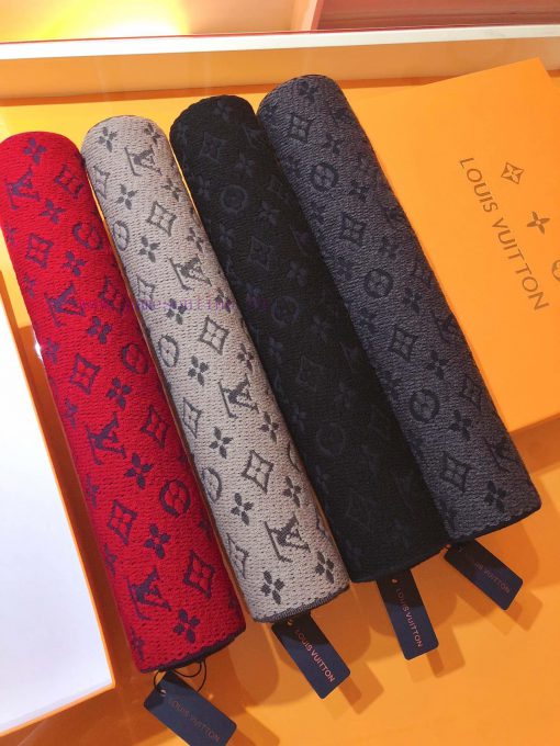 RLV1962 LVONOGRAM CLASS launches iconic Mono woven pattern scarf with excellent quality. Them9ftzz6l