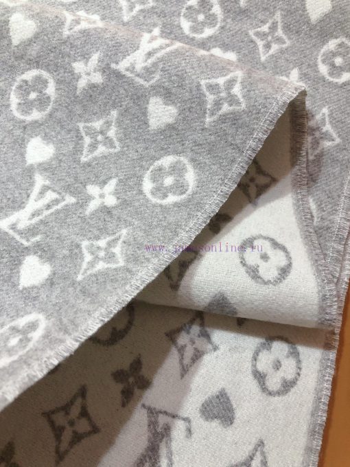 RLV2352 LVGame on Scarf Arrives, Showcasing the Classic Monogram Pattern on Both Sides, Provpbu38h6n - Image 10