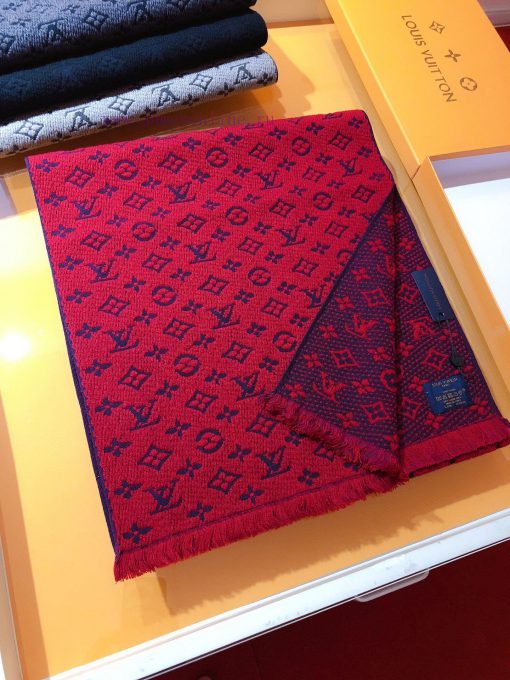 RLV1962 LVONOGRAM CLASS launches iconic Mono woven pattern scarf with excellent quality. Them9ftzz6l - Image 3