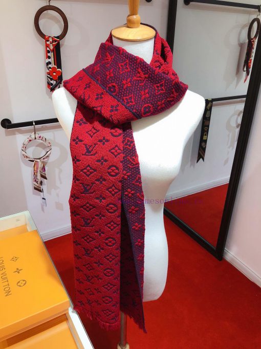 RLV1962 LVONOGRAM CLASS launches iconic Mono woven pattern scarf with excellent quality. Them9ftzz6l - Image 9