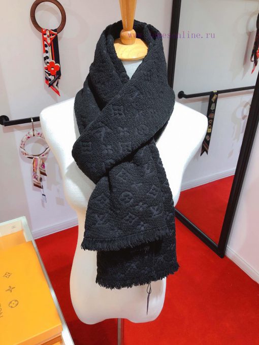 RLV1962 LVONOGRAM CLASS launches iconic Mono woven pattern scarf with excellent quality. The7n7c1pdz - Image 9