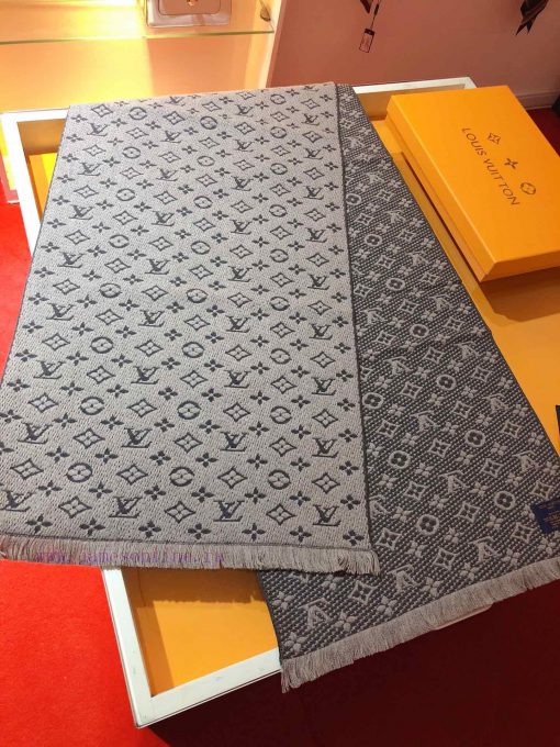 RLV1962 LVONOGRAM CLASS launches iconic Mono woven pattern scarf with excellent quality. Thedo8mkvhz - Image 5
