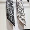 SCC2441 original Chanel 90cm silk square scarf, made of top-quality twill silk material. Madexkt4x7z