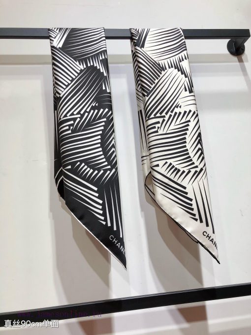 SCC2441 original Chanel 90cm silk square scarf, made of top-quality twill silk material. Madexkt4x7z