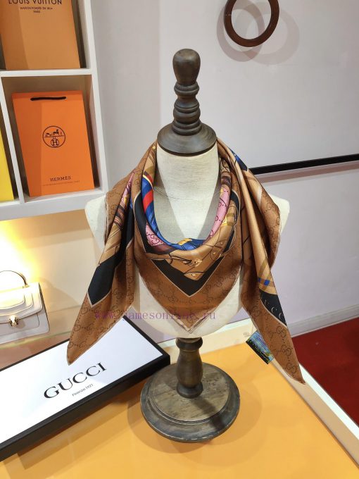 SGC2407 Original Gucci suitcase twill 90cm square towel This square towel ingeniously combina2jtuawy - Image 4