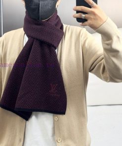 In 2023, Lv's best-selling knitted striped unisex scarf is available for cash on delivery. Tv5kybasd