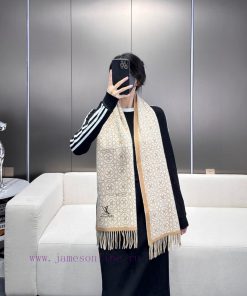 2024 Lv Explosive Classic Clover Double sided Jacquard Explosive Scarf 🧣 A very versatile itr43mjuc0