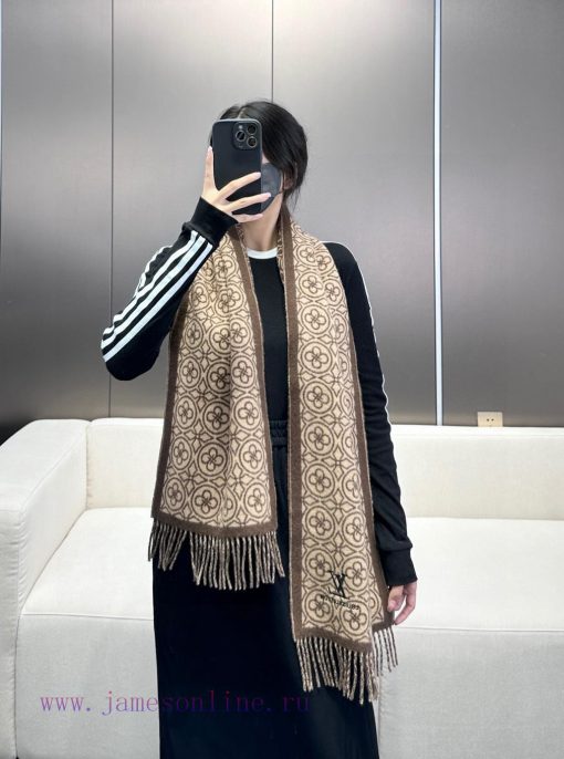 2024 Lv Explosive Classic Clover Double sided Jacquard Explosive Scarf 🧣 A very versatile itmpztqps8 - Image 2