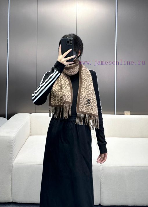 2024 Lv Explosive Classic Clover Double sided Jacquard Explosive Scarf 🧣 A very versatile itmpztqps8 - Image 3