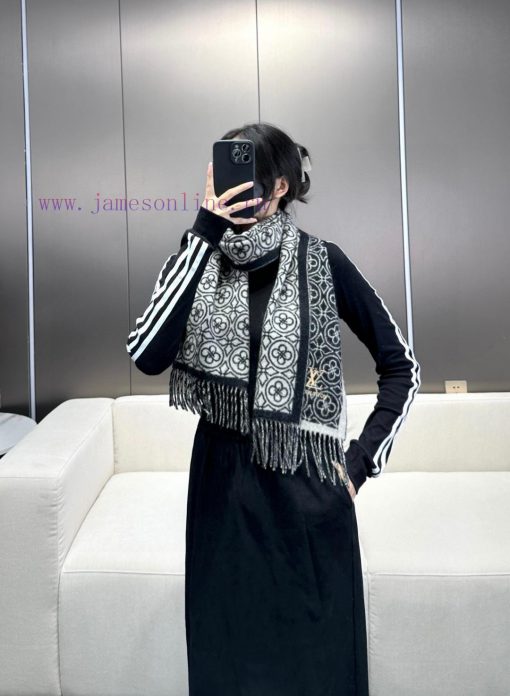 2024 Lv Explosive Classic Clover Double sided Jacquard Explosive Scarf 🧣 A very versatile itc9ghtrdi - Image 3