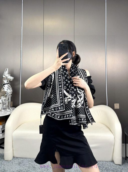 2025 Lv140 top-level velvet double-sided same color Sailor Bandana Square velvet square scarascwsc81 - Image 2