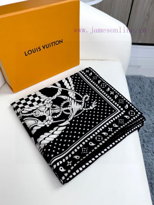 2025 Lv140 top-level velvet double-sided same color Sailor Bandana Square velvet square scarascwsc81 - Image 4