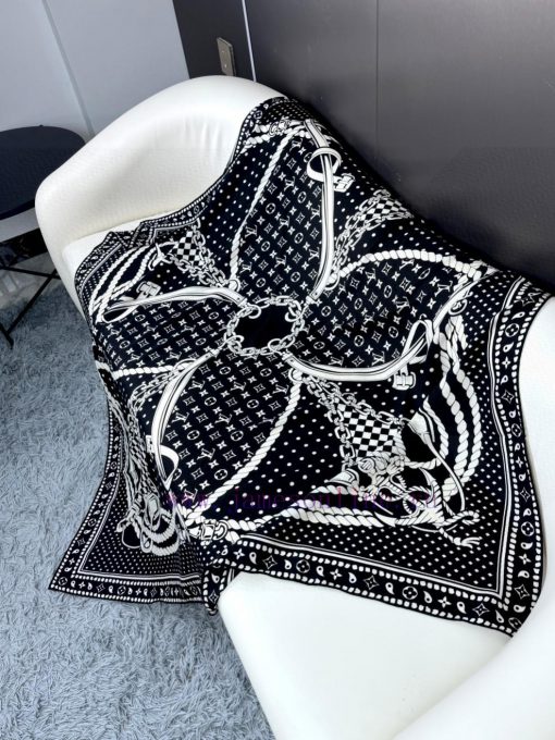 2025 Lv140 top-level velvet double-sided same color Sailor Bandana Square velvet square scarascwsc81 - Image 6