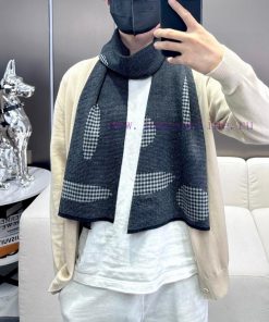 Fendi's popular new high-end men's and women's scarves are a brand that is very low-key and ymogzpzl