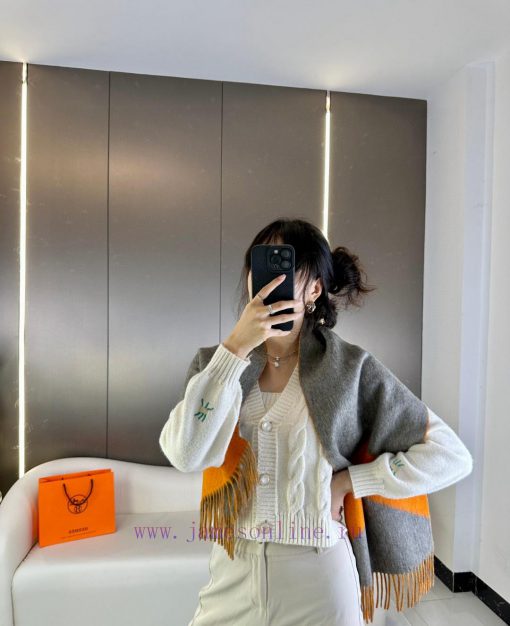 Big H double-sided jacquard thickened tassel scarfBuy and cherish it, as they are all exporth5j8j36k