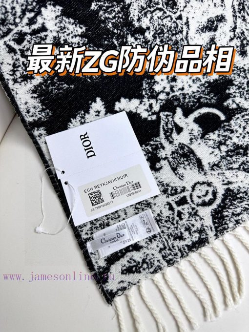 Newly released in 2023, this Sauvage printed scarf from Dior is a fresh interpretation of Didjx7uxj4 - Image 10