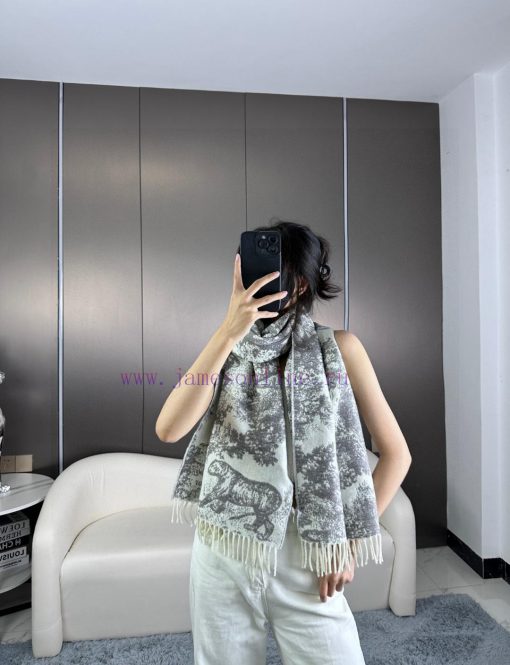 Newly released in 2023, this Sauvage printed scarf from Dior is a fresh interpretation of Din0yaze9x - Image 3