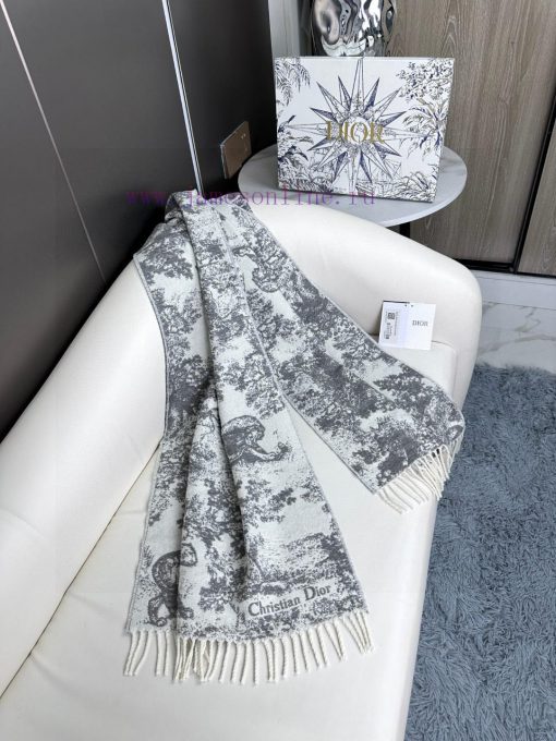 Newly released in 2023, this Sauvage printed scarf from Dior is a fresh interpretation of Din0yaze9x - Image 6